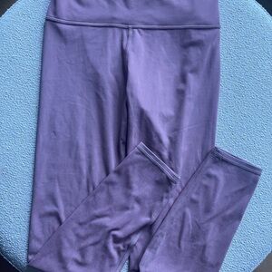 Vuori washed studio legging in “washed Marsala”